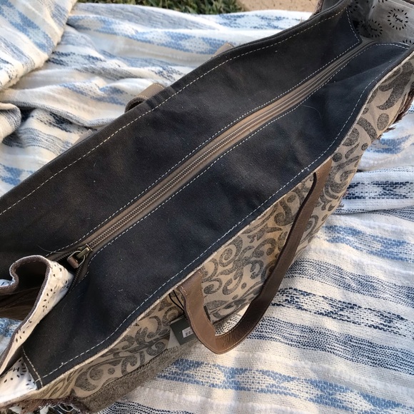 New MYRA bag weekender overnight upcycled cow print leather canvas beach diaper - Picture 7 of 15